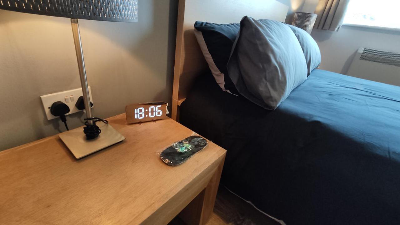 Modern 1-Bed Flat In Wigan Apartment Luaran gambar