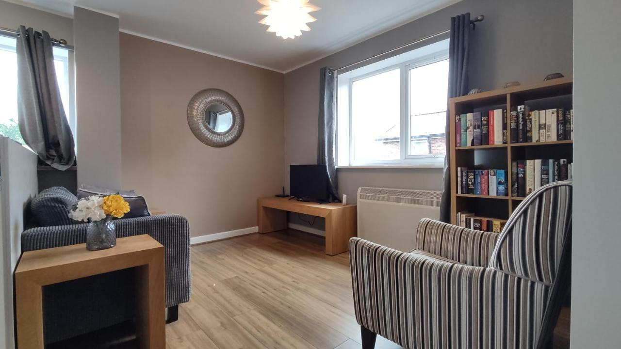 Modern 1-Bed Flat In Wigan Apartment Luaran gambar