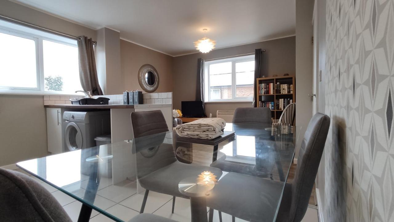 Modern 1-Bed Flat In Wigan Apartment Luaran gambar